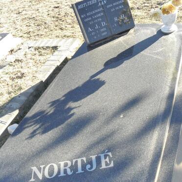 NORTJE A.J.D. 1922-1997 &amp; S.H. 1920-