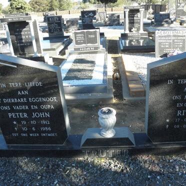 TRUTER Peter John 1912-1986 &amp; Rita 1917-2007
