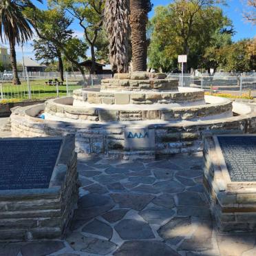 Western Cape, BEAUFORT-WEST, Donkin street, War memorial