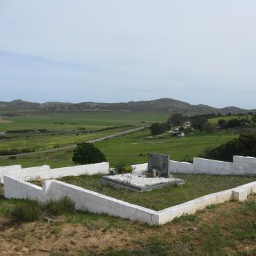 Western Cape, BREDASDORP district, Farm 214, Remhoogte, farm cemetery
