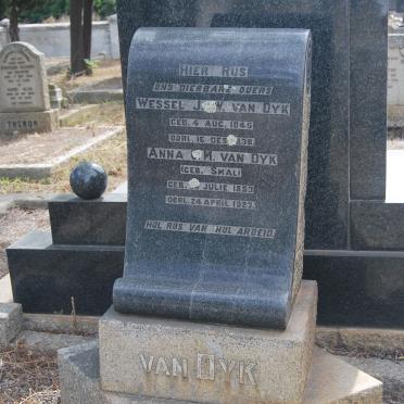 DYK Wessel J.W., van 1845-1938 &amp; Anna C M SMAL 1853-1923
