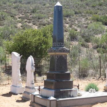 Western Cape, CALITZDORP district, Calitzdorp, Buffelskloof 22, farm cemetery_3