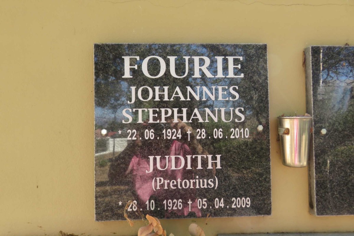 FOURIE Johannes Stephanus 1924-2010 &amp; Judith PRETORIUS 1926-2009