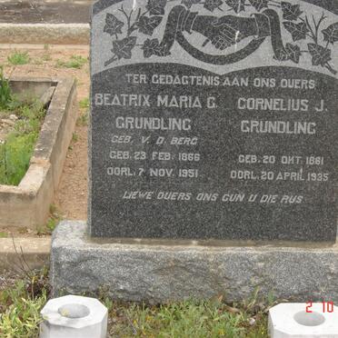 GRUNDLING Cornelius J. 1861-1935 &amp;  Beatrix Maria C. V.D.BERG 1866-1951