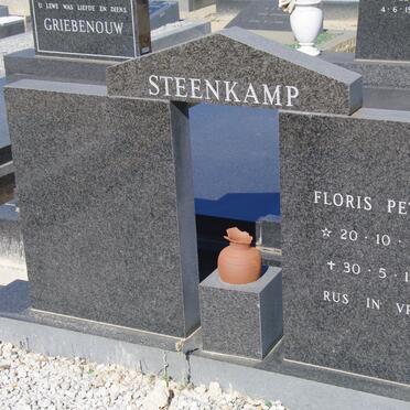 STEENKAMP Floris Petrus 1947-1979