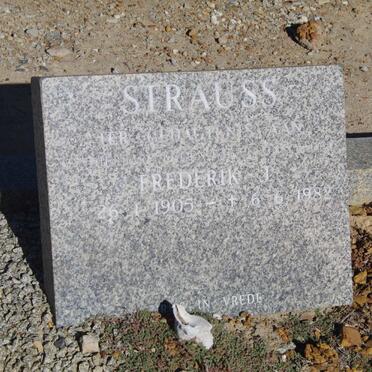 STRAUSS Frederik J. 1905-1982
