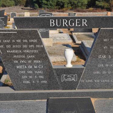 BURGER Izak S. 1911-1978 &amp; M.M.C. VAN TAAK 1916-1992