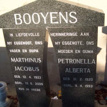 BOOYENS Marthinus Jacobus 1922-2009 &amp; Petronella Alberta 1920-1993