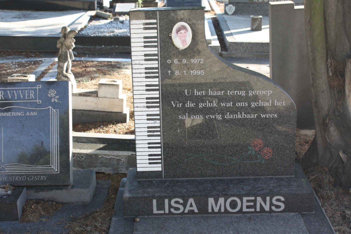 MOENS Lisa 1972-1995