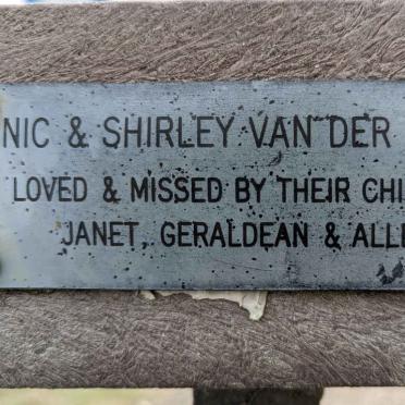 LINDE Nic, van der &amp; Shirley