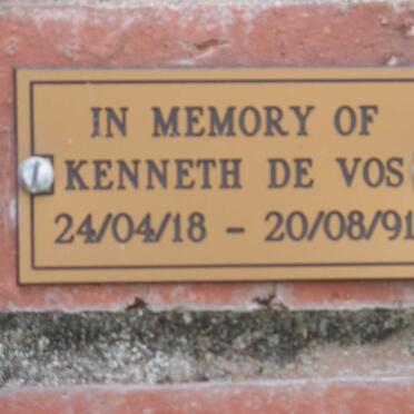 VOS Kenneth, de 1918-1991