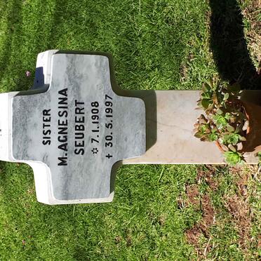 SEUBERT M. Agnesina 1908-1997