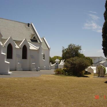 2. Durbanville NGK, grafkelders sigbaar