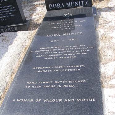 MUNITZ Dora 1907-1997