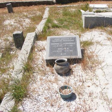 FERNANDEZ Thomas L. 1914-1990 &amp; Evelyn H. 1917-1995