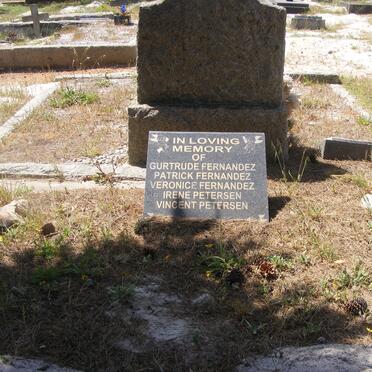 FERNANDEZ Gurtrude :: FERNANDEZ Patrick :: FERNANDEZ Veronice :: PETERSEN Irene :: PETERSEN Vincent