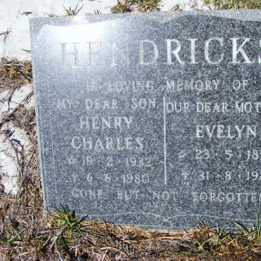 HENDRICKS Evelyn 1899-1981 :: HENDRICKS Henry Charles 1932-1980