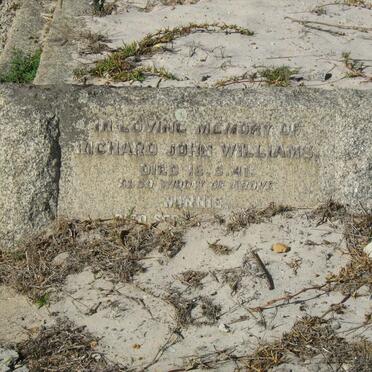 WILLIAMS Richard John -1941 &amp; Minnie