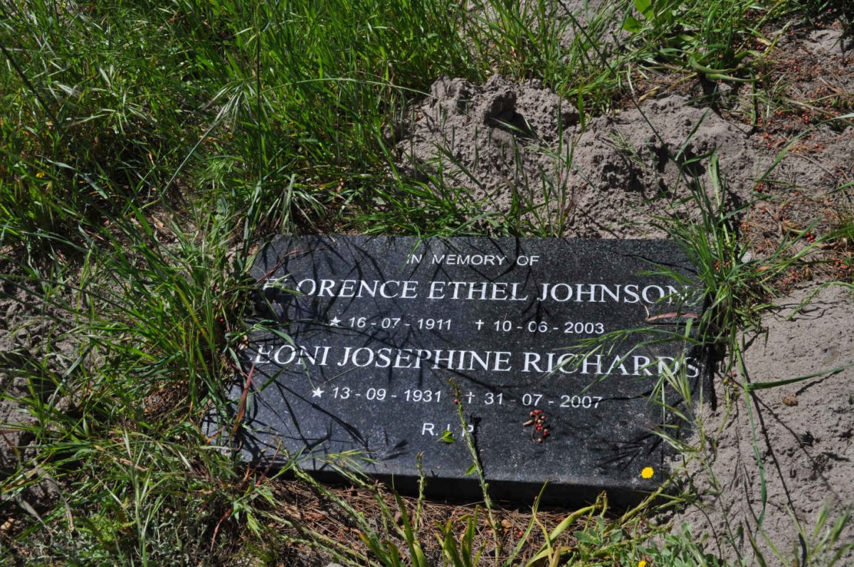 JOHNSON Florence Ethel 1911-2003 :: RICHARDS Leoni Josephine 1931-2007