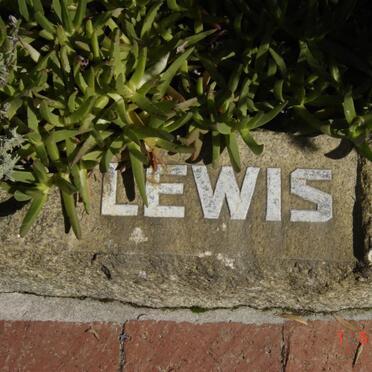 L - Surnames starting with the letter L