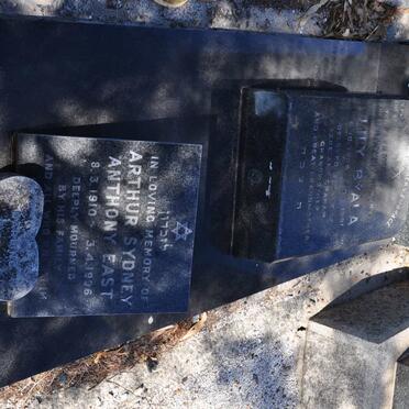 EAST Arthur Sydney Anthony 1910-1996 :: BYALA Lily 1991