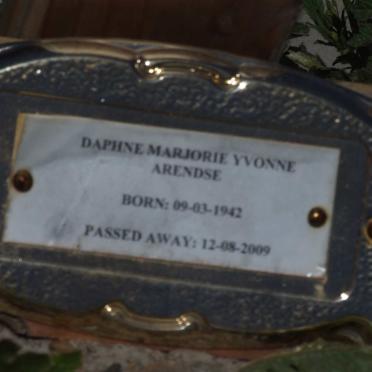 ARENDSE Daphne Marjorie Yvonne 1942-2009