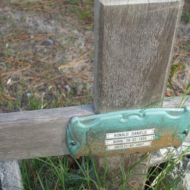 DANIELS Ronald 1934-2007