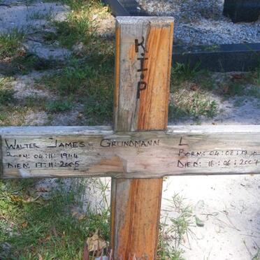 GRUNDMANN Walter James 1944-2005 &amp; L. 1938-2007