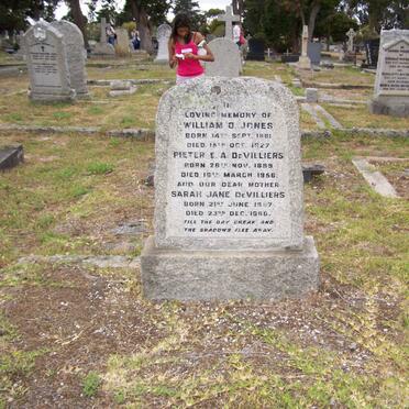 JONES W.D. 1881-1927 ::  DE VILLIERS Pieter E.A. 1889-1956 &amp; Sarah Jane 1887-1960