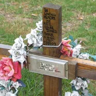 JONES Avril Diane 1967-200?