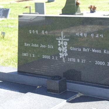 SIK John, Joo 1967-2000 &amp; Gloria Hey-Weon KIM 1970-2000