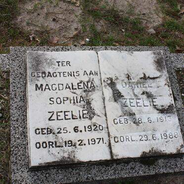 ZEELIE Daniel 1913-1988 &amp; Magdalena Sophia 1920-1971
