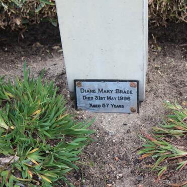 DAVIES H. -1944 :: BRACE Diane Mary nee DAVIES 1938-1996