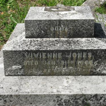 JONES Vivienne -1960