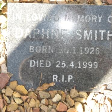 SMITH Daphne 1925-1999