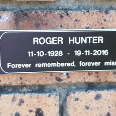 HUNTER Roger 1928-2016