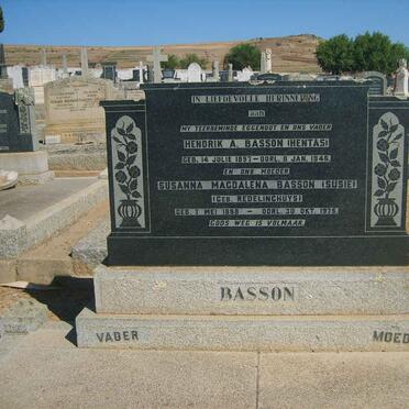 BASSON Hendrik A. 1897-1946 &amp; Susanna Magdalena REDELINGHUYS 1898-1975