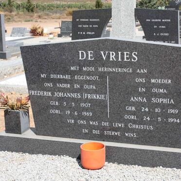 VRIES Frederik Johannes, de 1907-1989 &amp; Anna Sophia 1919-1994