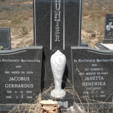 HUNTER Jacobus Gerhardus 1909-1988 &amp; Janetta Hendrika DE BEER 1911-1986