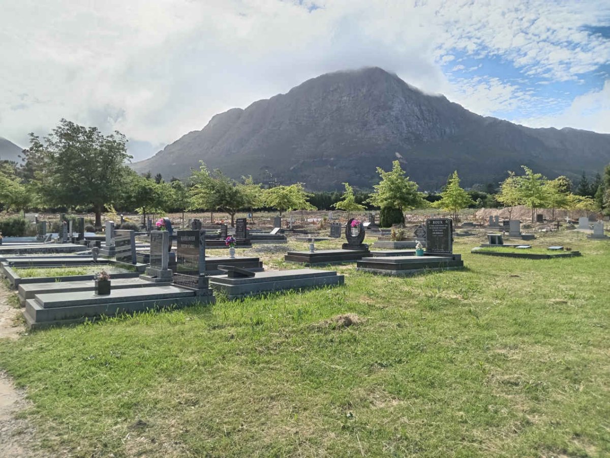 4. Overview/Oorsig: Begraafplaas en grafte Franschhoek Nuwe Begraafplaas