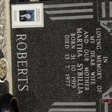 ROBERTS Martha Sybillia 1919-1977 :: ROBERTS Percival Rustley 1946-2006