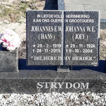 STRYDOM Johannes F.W. 1919-2015 &amp; Johanna W.E. 1924-2004