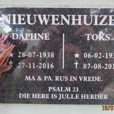 NIEUWENHUIZEN Toks 1938-2017 &amp; Daphne 1938-2016