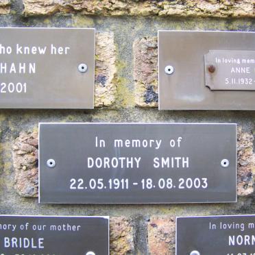 SMITH Dorothy 1911-2003