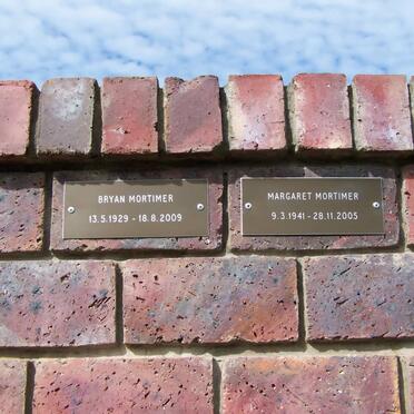 MORTIMER Bryan 1929-2009 :: MORTIMER Margaret 1941-2005