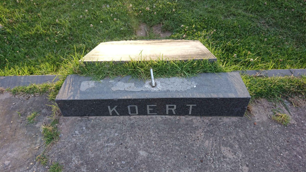 KOERT Marthinus 1903-1985 & Elizabeth 1908-1973 _1