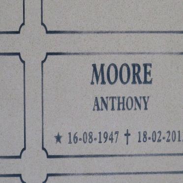 MOORE Anthony 1947-2012