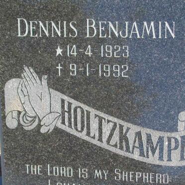 HOLTZKAMPF Dennis Benjamin 1923-1992