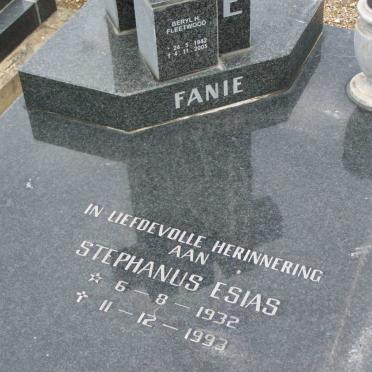 HULME Stephanus Esias 1932-1993 &amp; Beryl H. FLEETWOOD 1942-2005