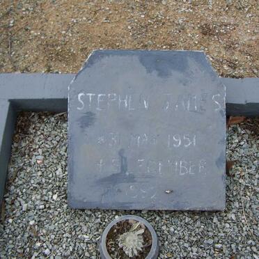 JAMES Stephen 1951-1992